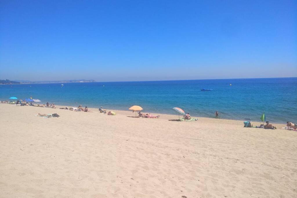 Estudio Primera Línea De Mar Con Piscina Y Párking Apartamento Platja d'Aro Exterior foto