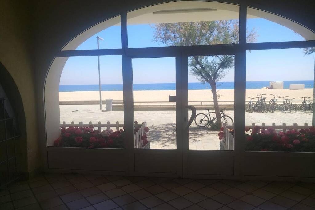 Estudio Primera Línea De Mar Con Piscina Y Párking Apartamento Platja d'Aro Exterior foto